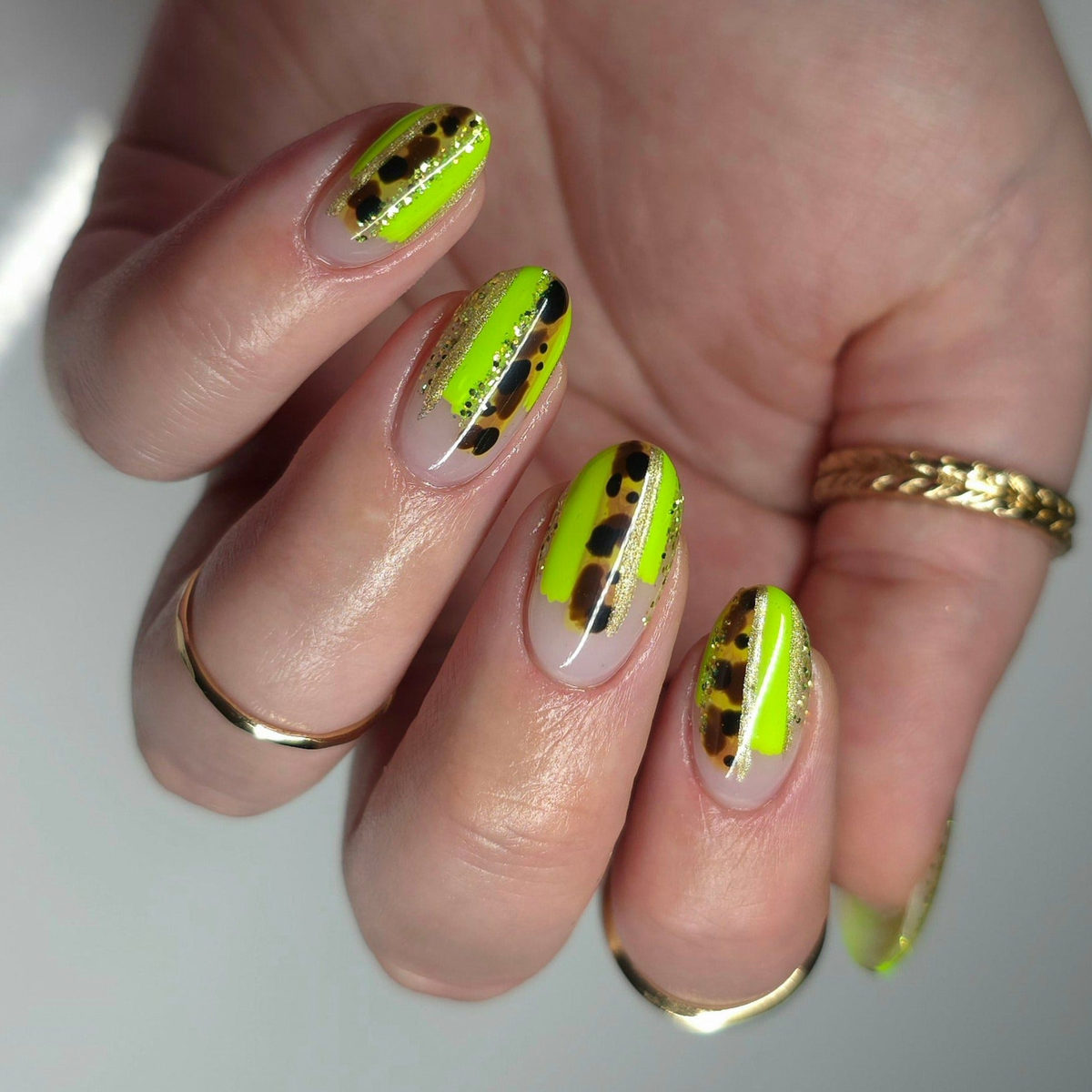 Light Elegance ButterCream - Groovy Green