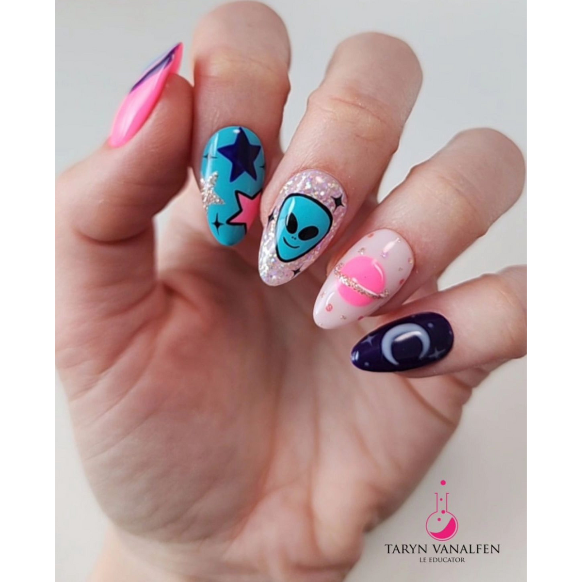 Light Elegance ButterCream - Alien Invasion